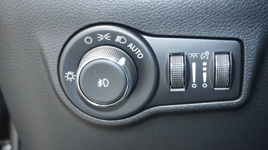 New 2026 Jeep Compass Latitude AWD/4WD image 34