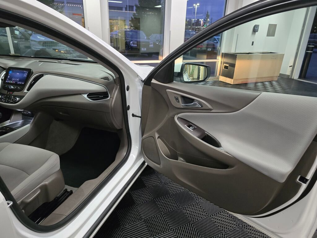 Used 2024 Chevrolet Malibu LT image 43