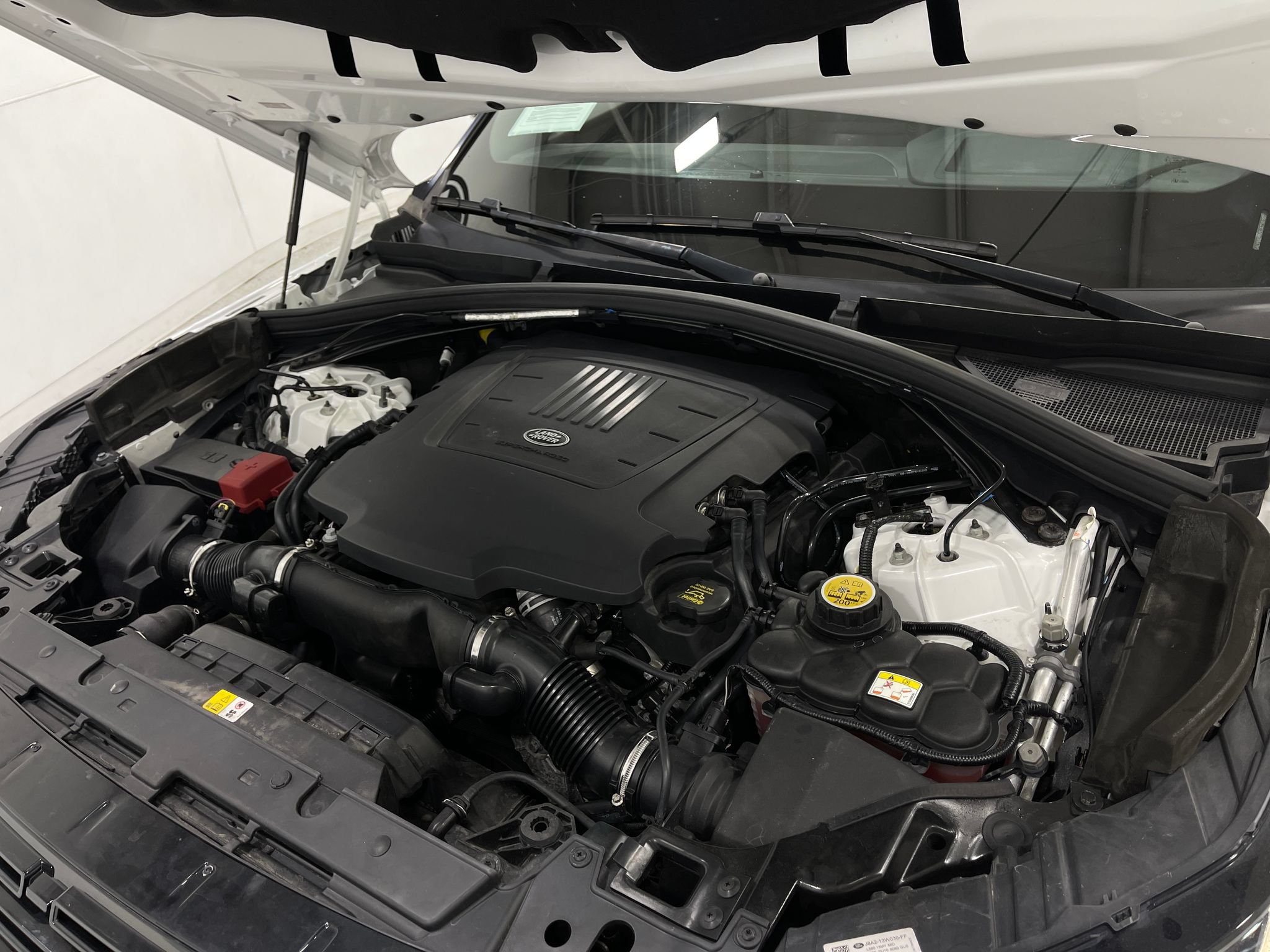 Used 2018 Land Rover Range Rover Velar R-Dynamic HSE AWD/4WD image 27