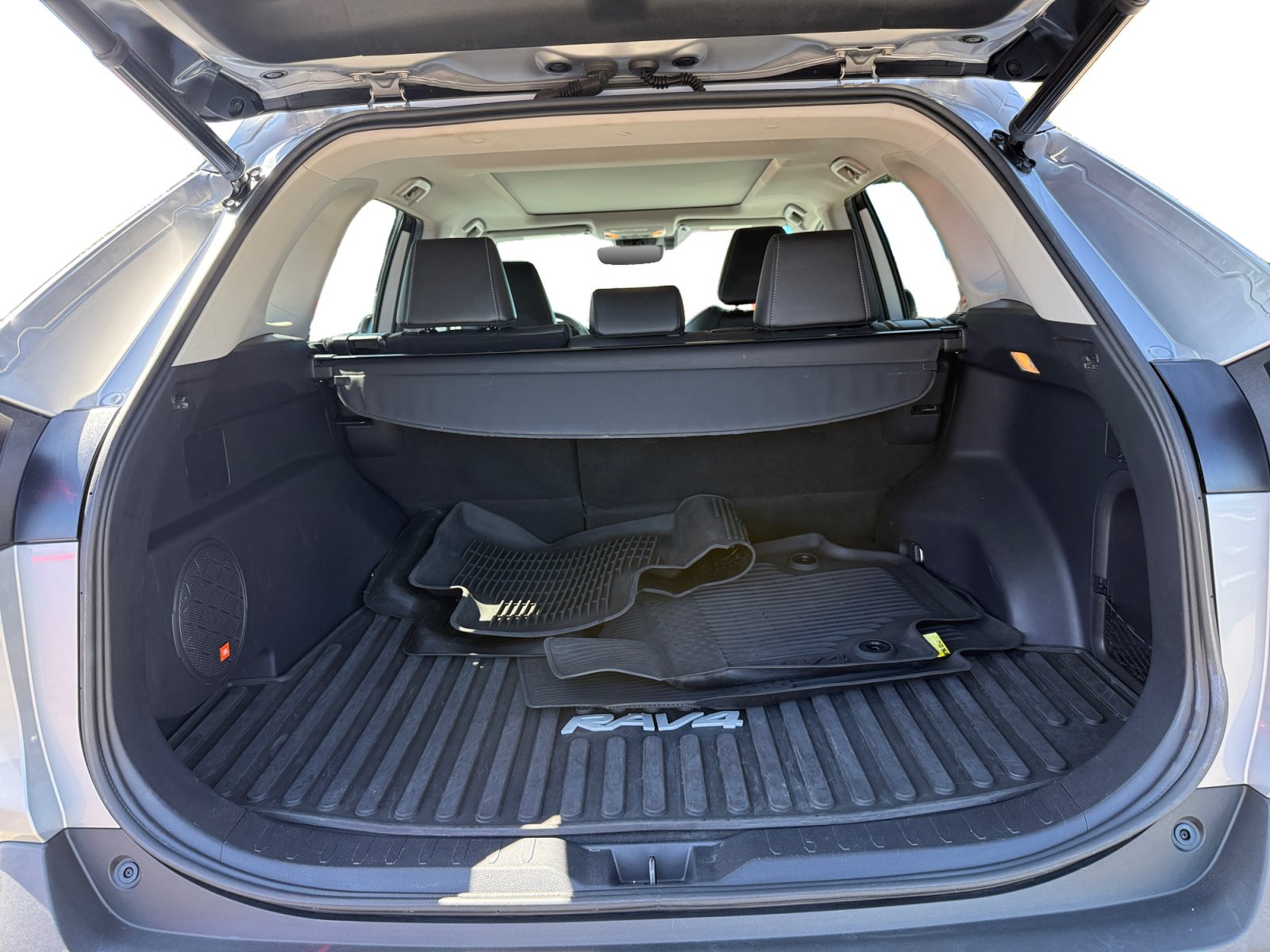Used 2021 Toyota RAV4 Limited AWD/4WD image 17