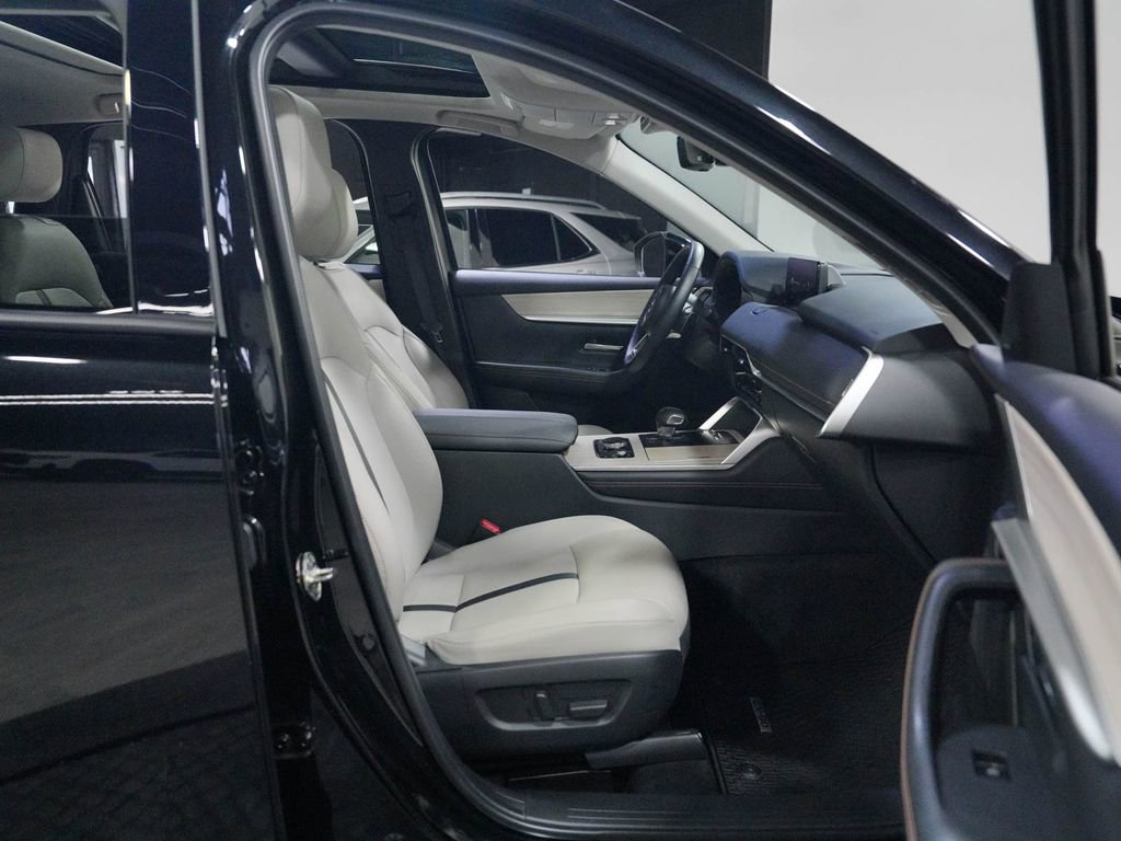 Used 2024 MAZDA CX-90 Plug-In Hybrid w/ Premium Pkg AWD/4WD image 40