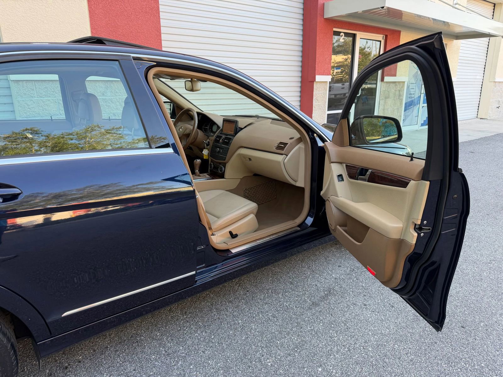 Used 2008 Mercedes-Benz C 300 Sedan image 25