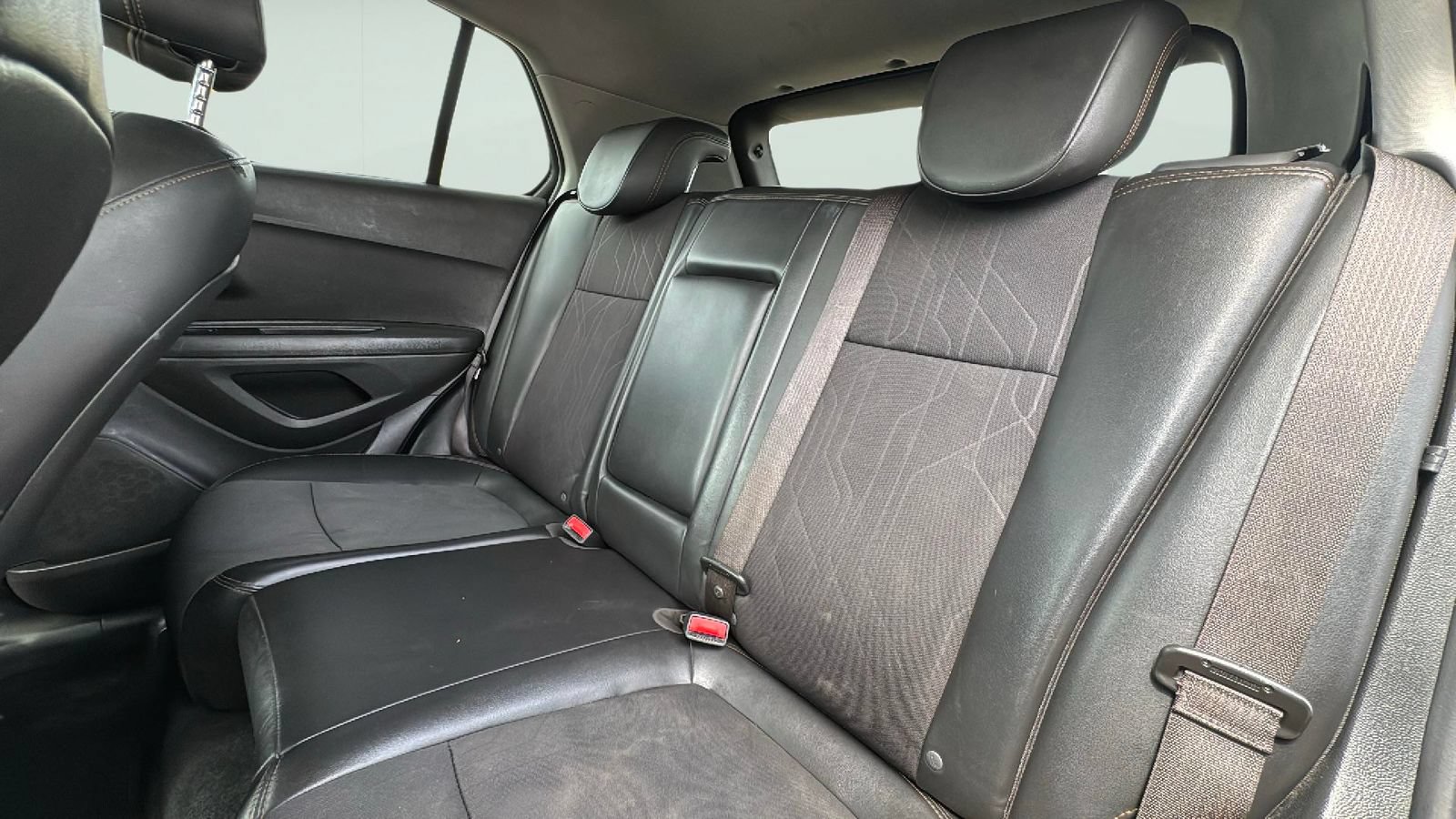 Used 2019 Chevrolet Trax LT w/ LT Convenience Package FWD image 25