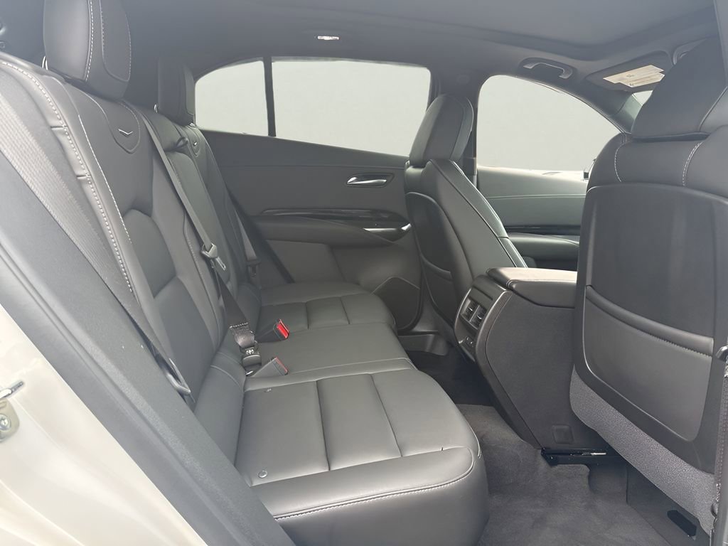 Certified 2024 Cadillac XT4 Luxury w/ Cold Weather Package image 19
