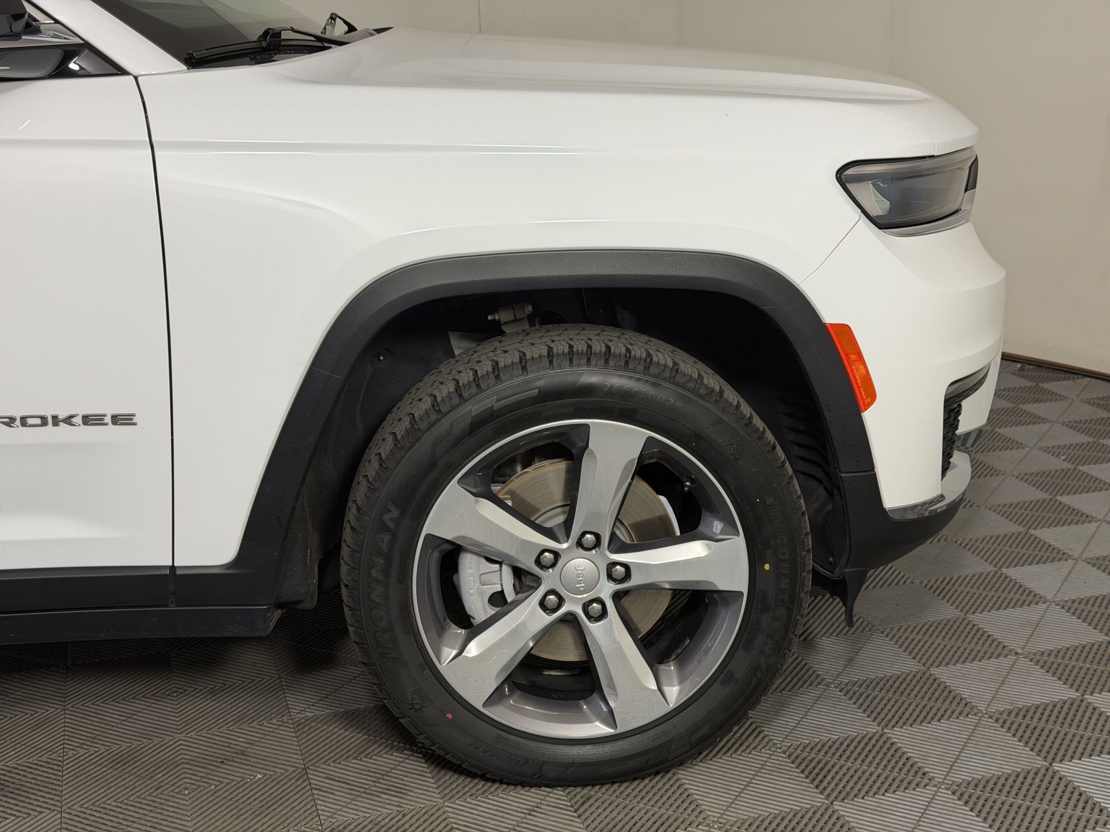Used 2021 Jeep Grand Cherokee L Limited AWD/4WD image 13