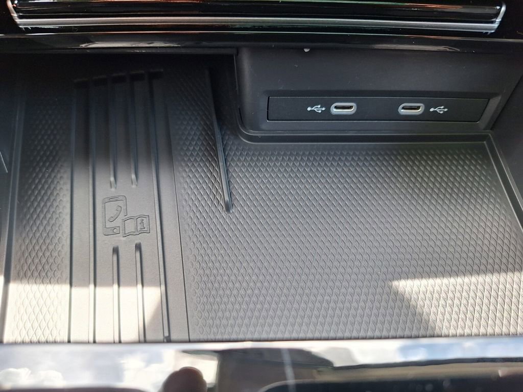 New 2025 Volkswagen Atlas SEL Premium R-Line image 18