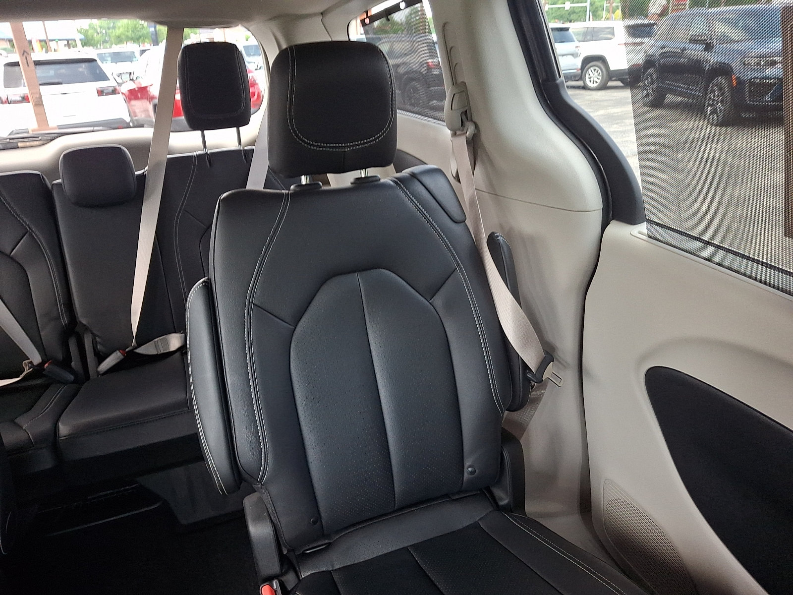 Used 2022 Chrysler Pacifica Touring-L AWD/4WD image 21