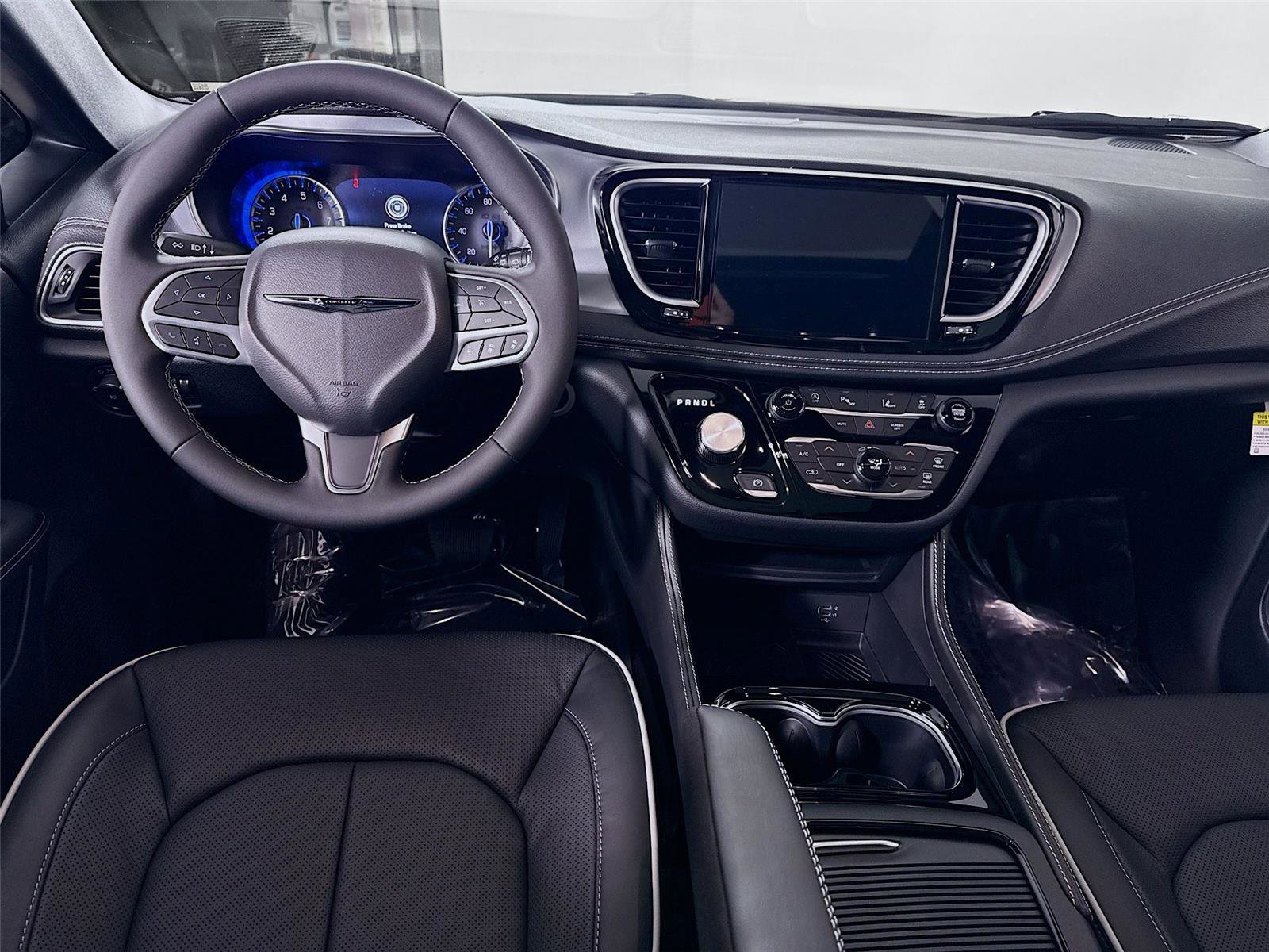 New 2026 Chrysler Pacifica Limited FWD image 2