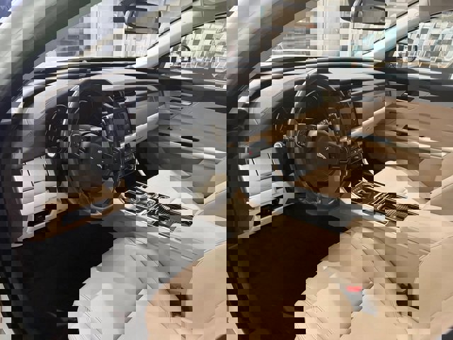 Used 2018 Jaguar XF Premium image 14