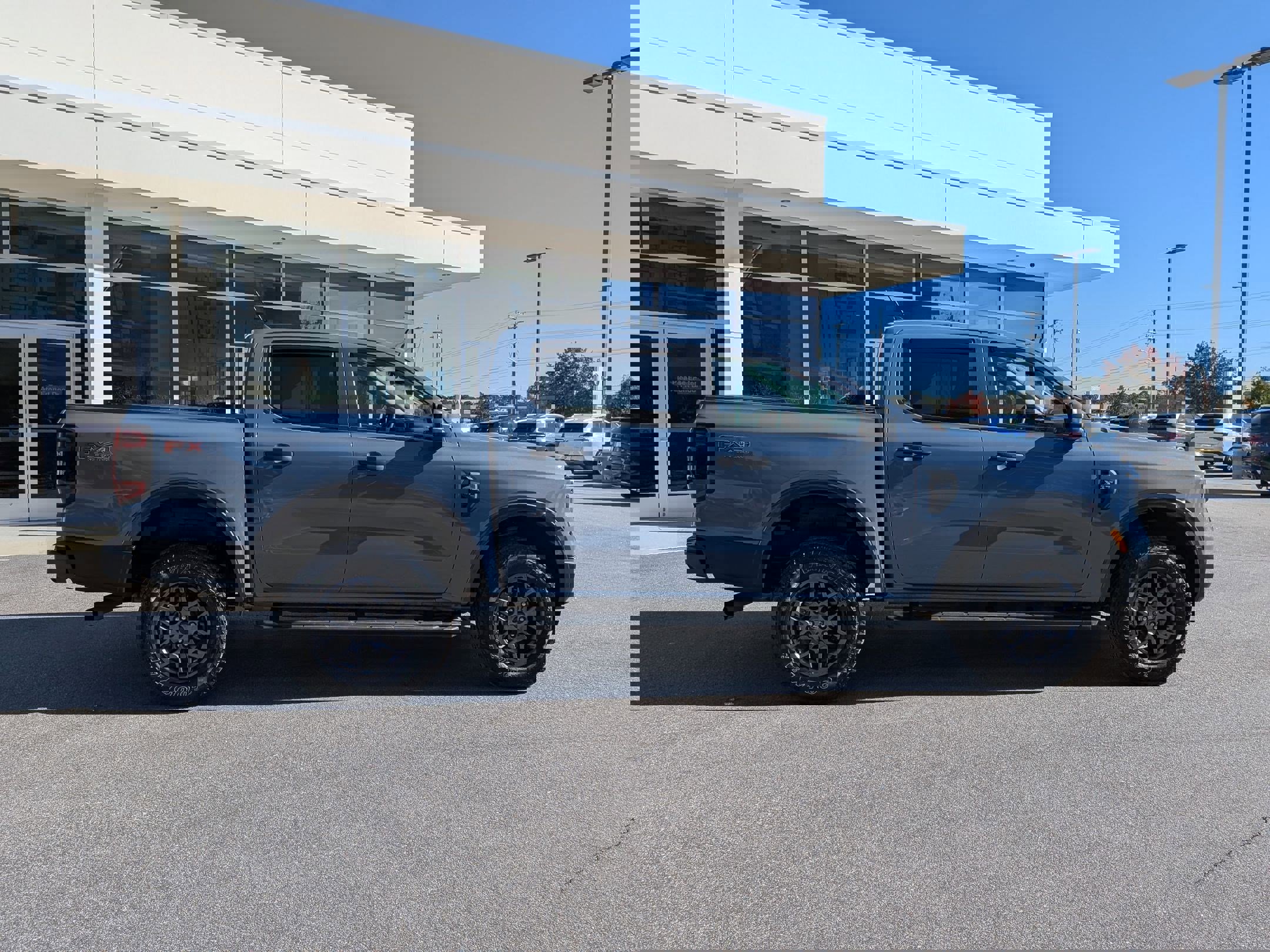 Used 2024 Ford Ranger XLT w/ FX4 Off-Road Package image 2