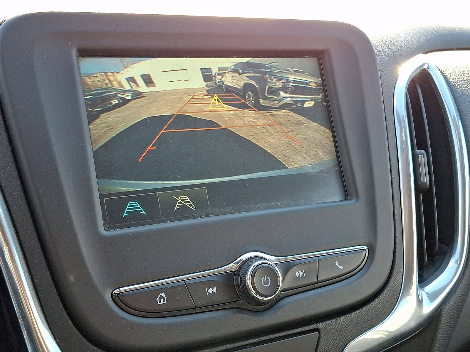 Used 2018 Chevrolet Equinox LT image 19