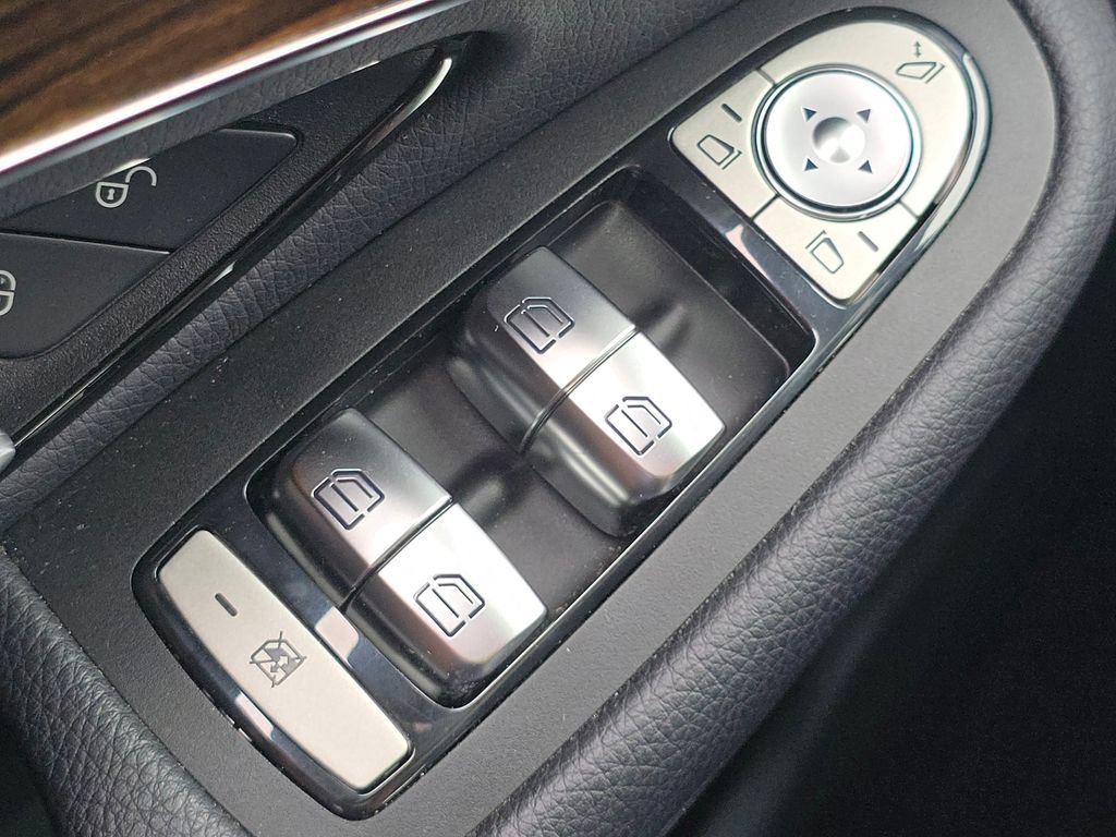 Used 2019 Mercedes-Benz GLC 300 4MATIC image 25