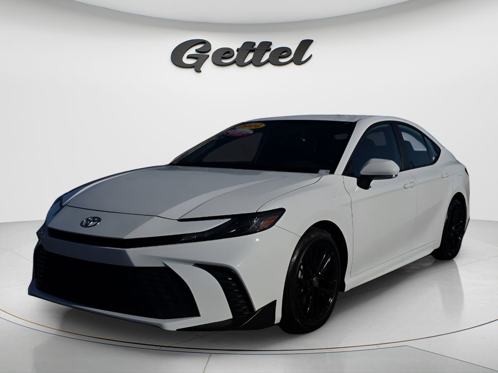 Used 2026 Toyota Camry SE FWD image 1