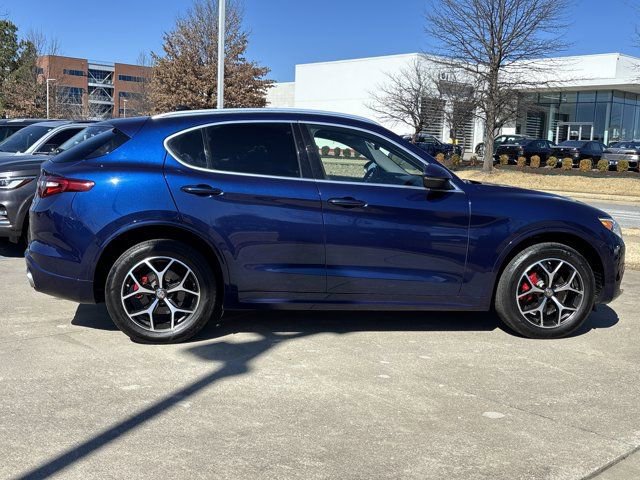 Used 2021 Alfa Romeo Stelvio Ti AWD/4WD image 2