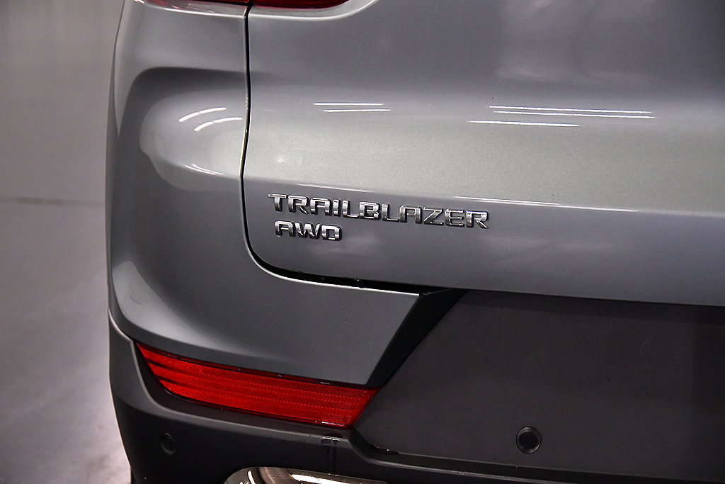 Used 2023 Chevrolet TrailBlazer ACTIV w/ Sun and Liftgate Package AWD/4WD image 10