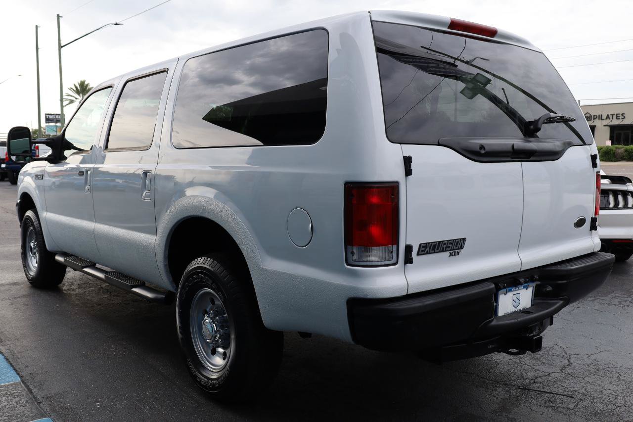 Used 2000 Ford Excursion XLT AWD/4WD image 3