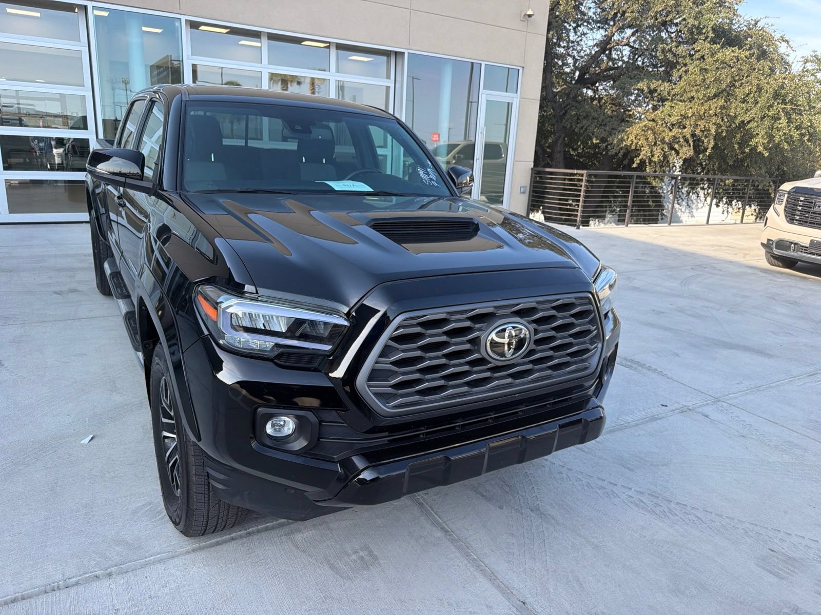 Used 2023 Toyota Tacoma TRD Sport RWD image 3