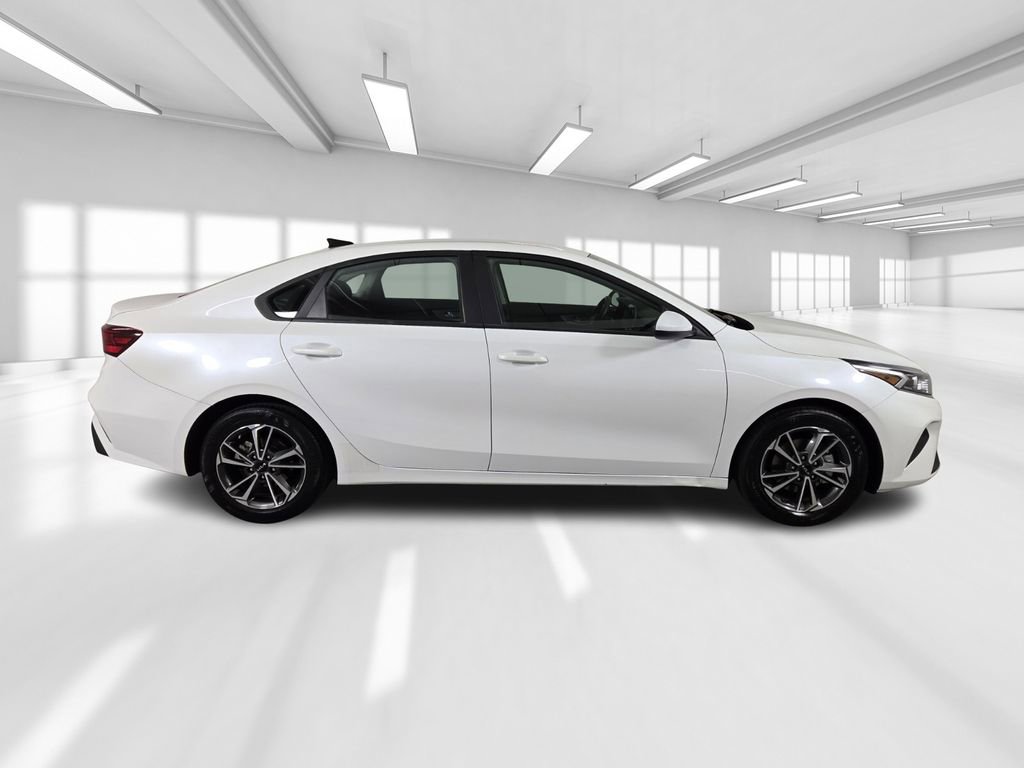 Used 2022 Kia Forte LXS image 9