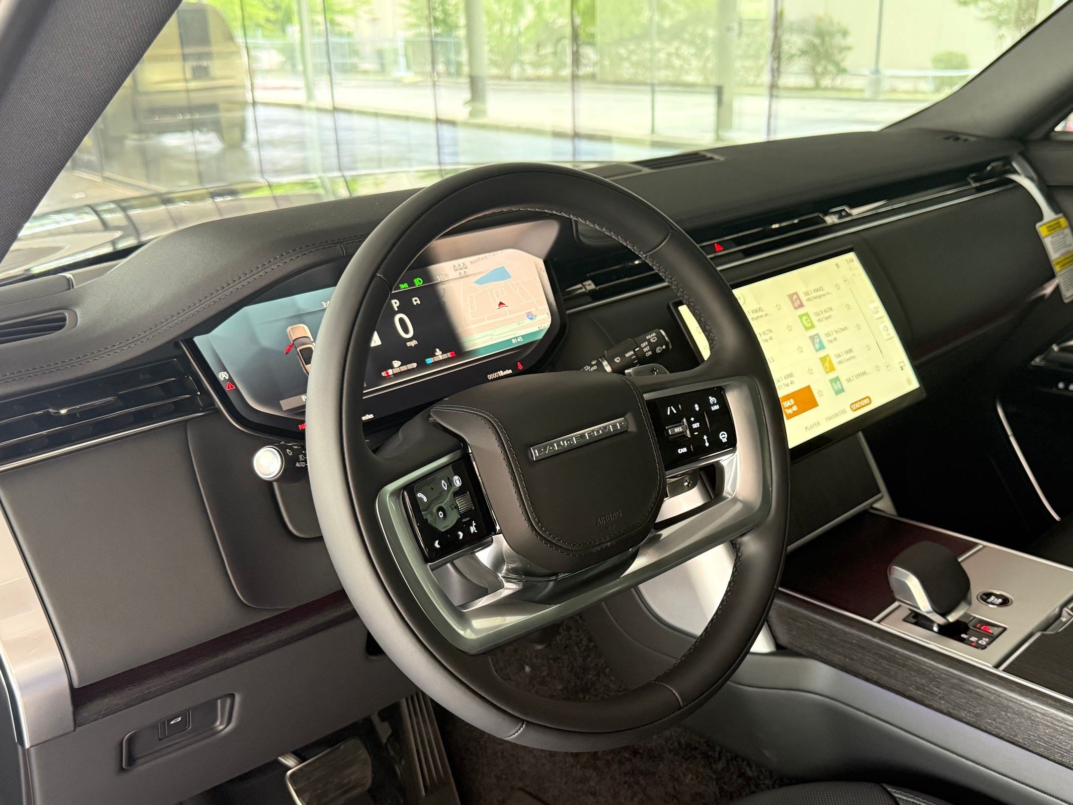 New 2026 Land Rover Range Rover Long Wheelbase SE AWD/4WD image 4