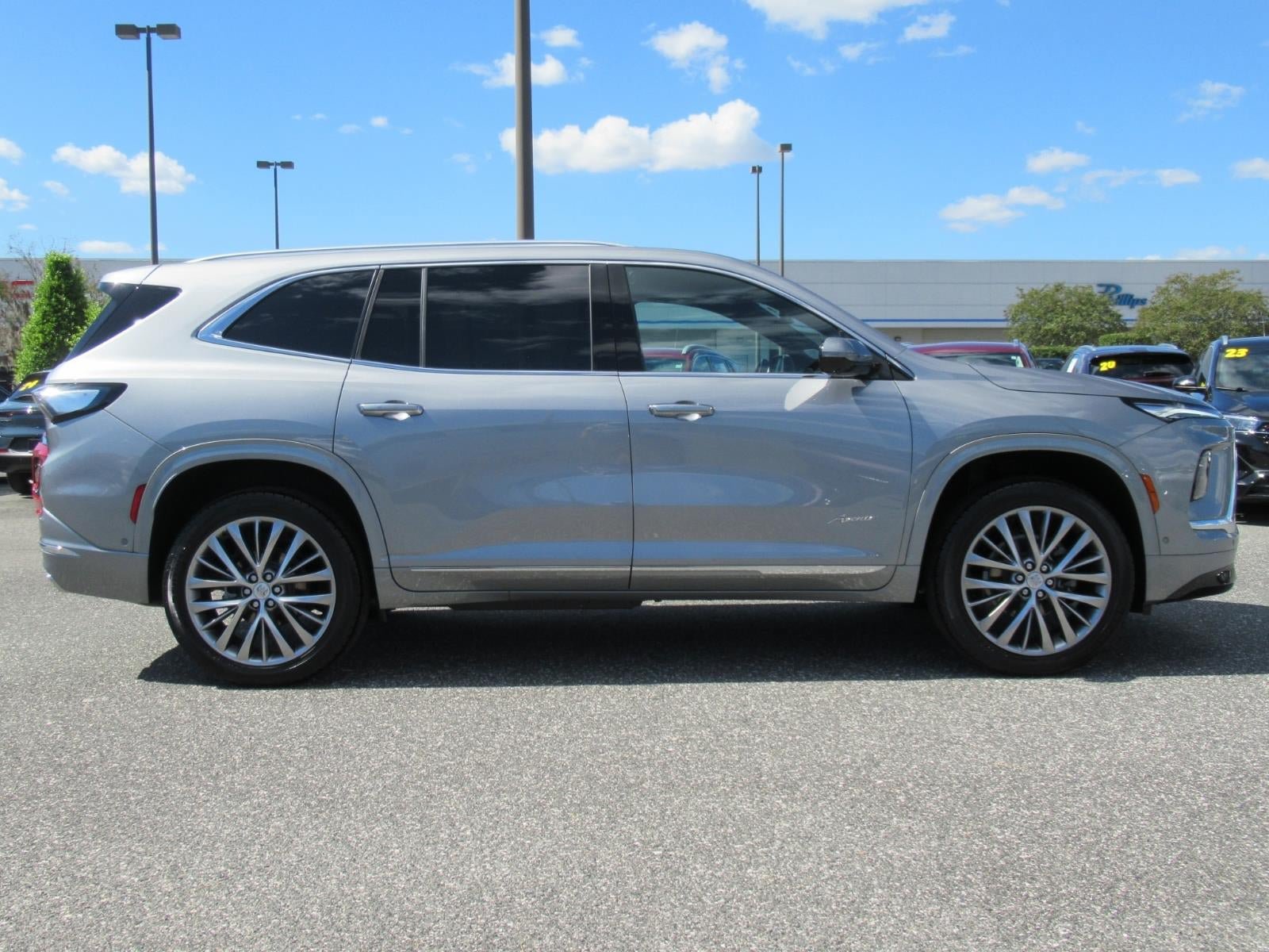 Used 2026 Buick Enclave Avenir w/ Super Cruise Package AWD/4WD image 3