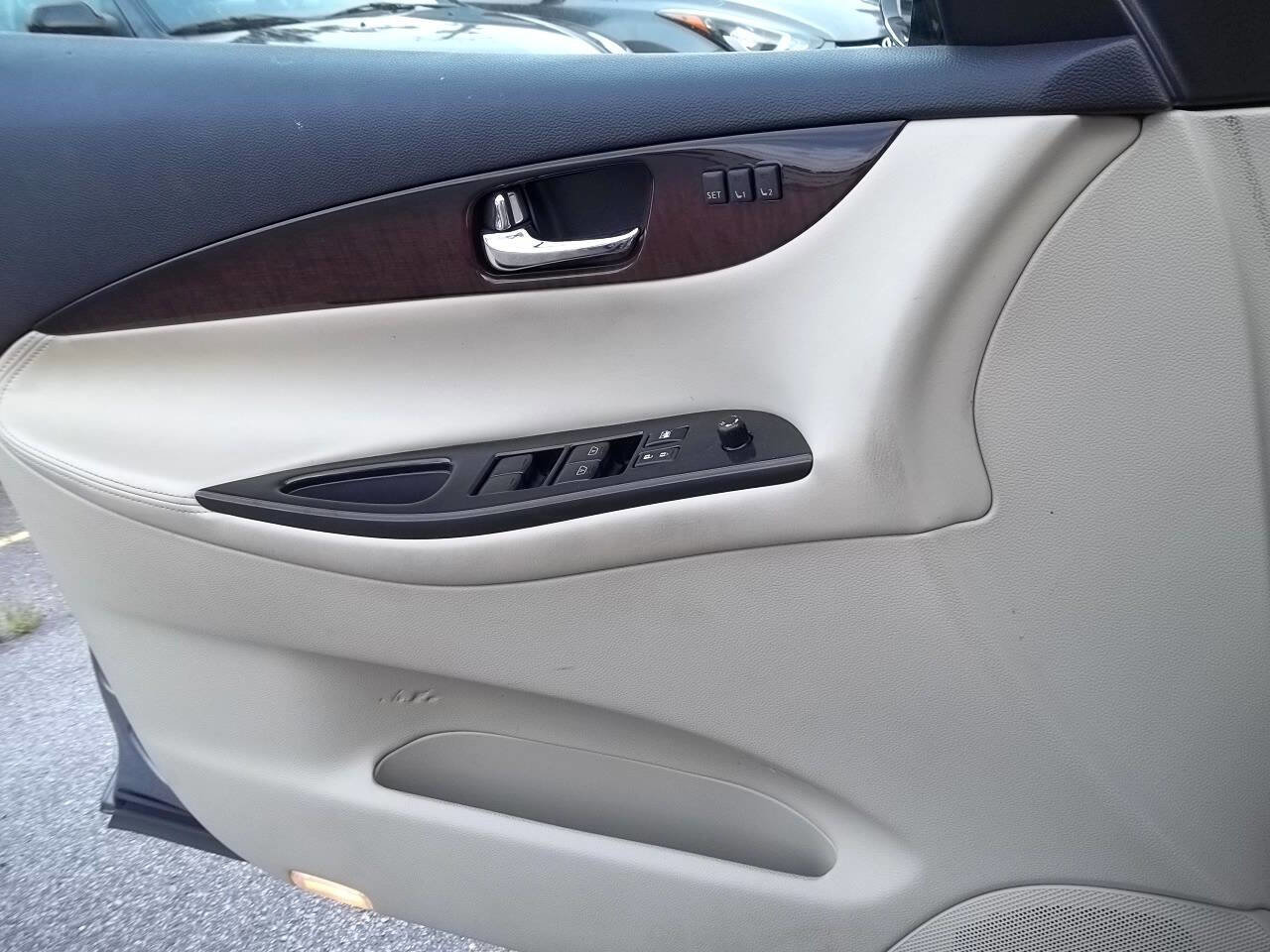 Used 2016 INFINITI QX50 AWD w/ Premium Plus Package image 13