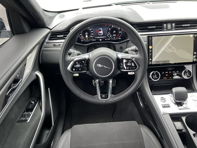 Used 2026 Jaguar F-PACE SVR AWD/4WD image 15