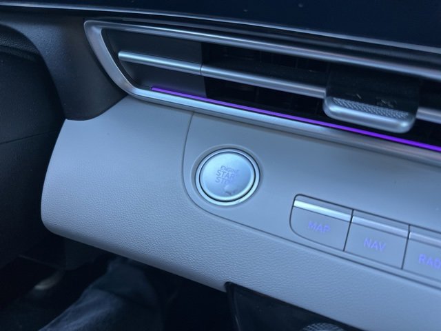 Used 2023 Hyundai Elantra Limited image 13