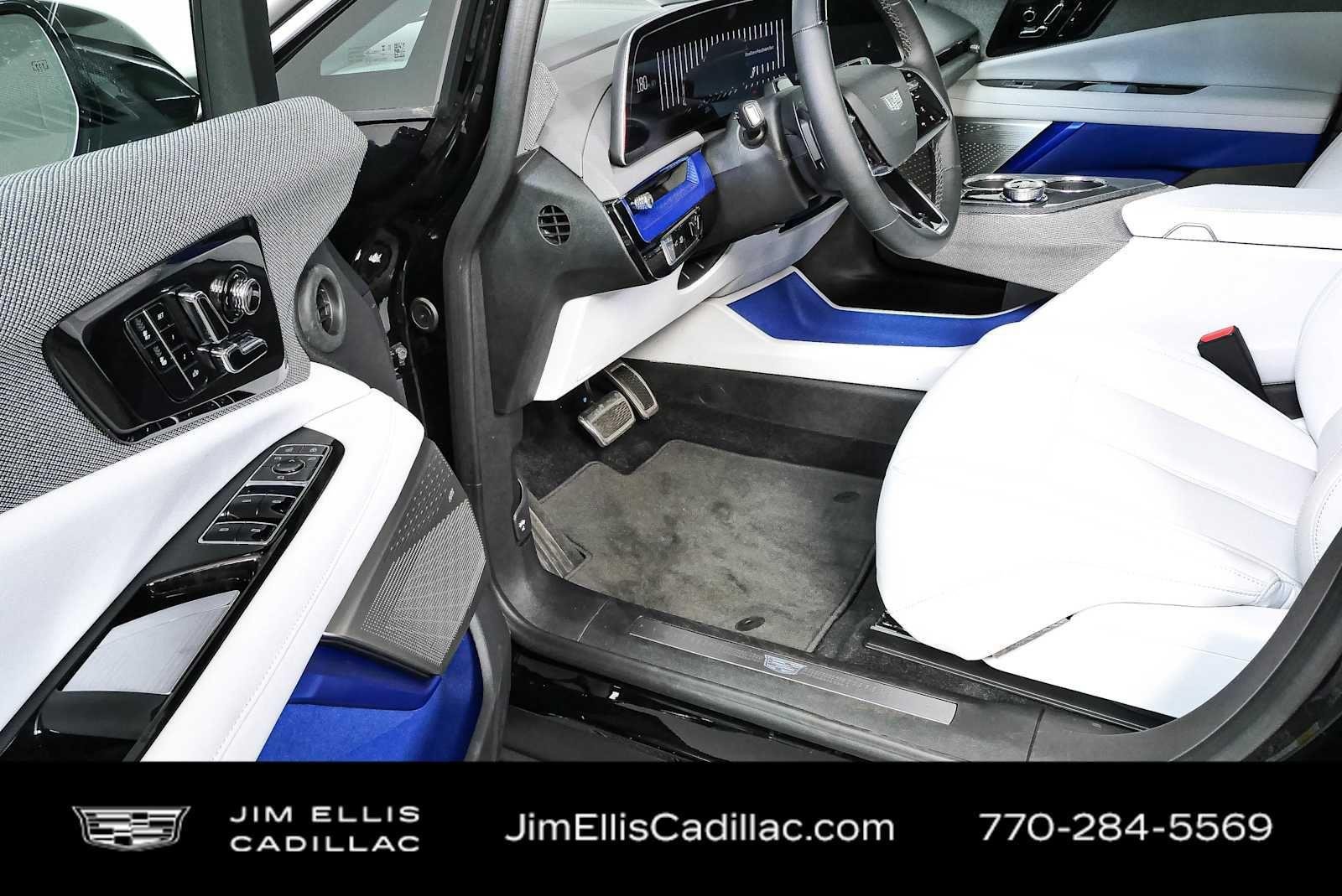 Used 2025 Cadillac Optiq Luxury 1 AWD/4WD image 8