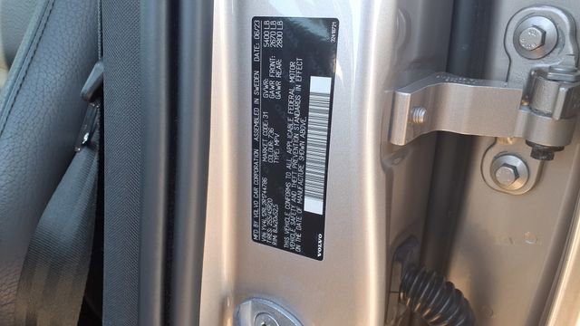 Used 2024 Volvo XC60 B5 Plus image 31