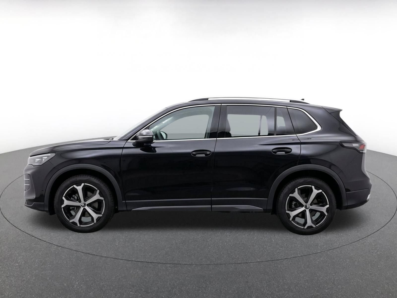 Used 2026 Volkswagen Tiguan SE AWD/4WD image 4