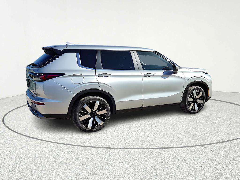 New 2026 Mitsubishi Outlander SE image 7