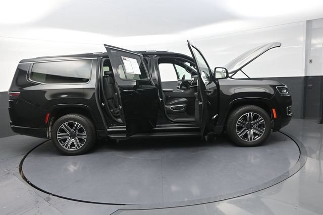 Used 2024 Jeep Wagoneer L Series II w/ Flexible Seating Group AWD/4WD image 36