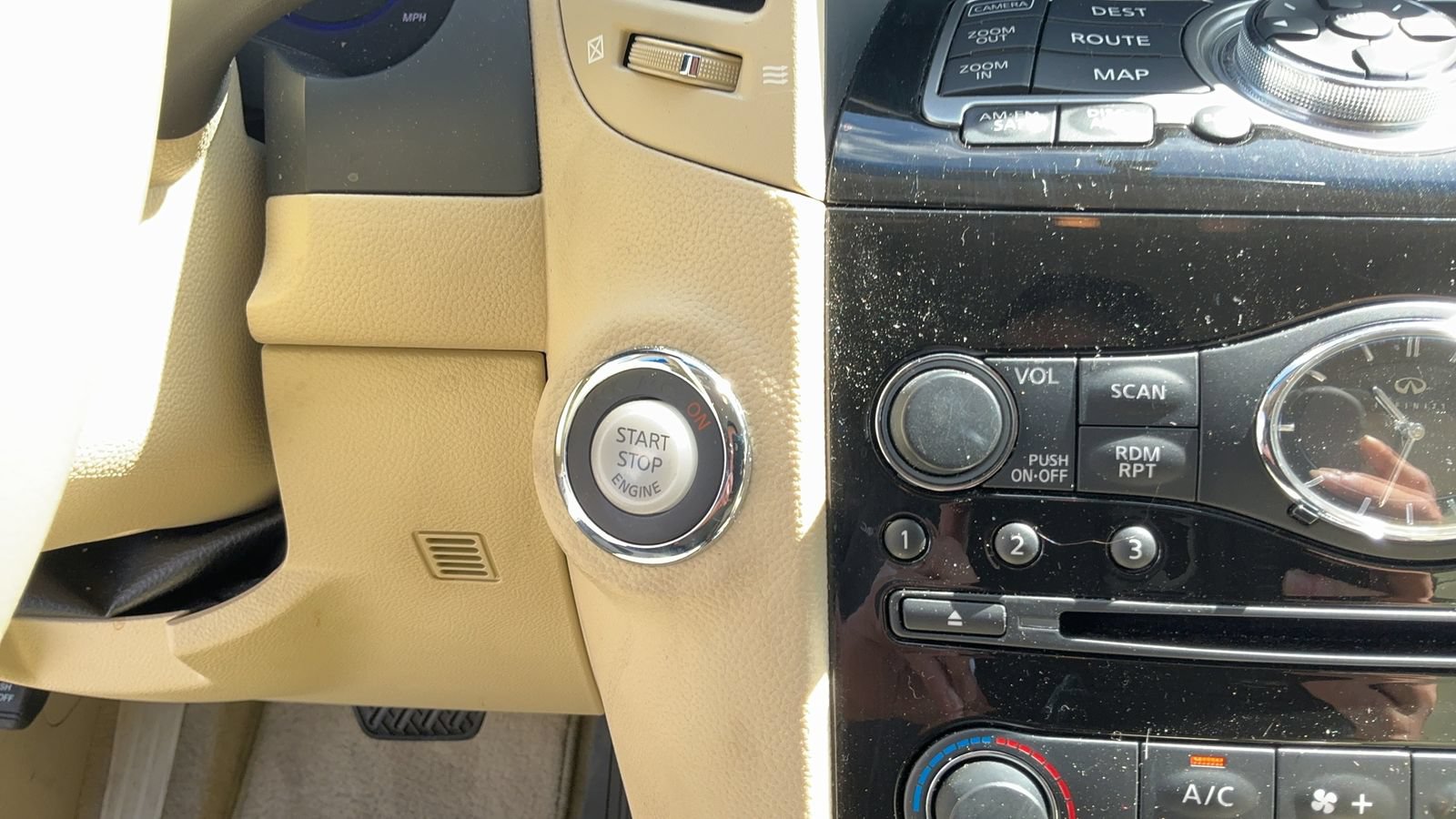 Used 2017 INFINITI QX70 2WD w/ Premium Package image 25