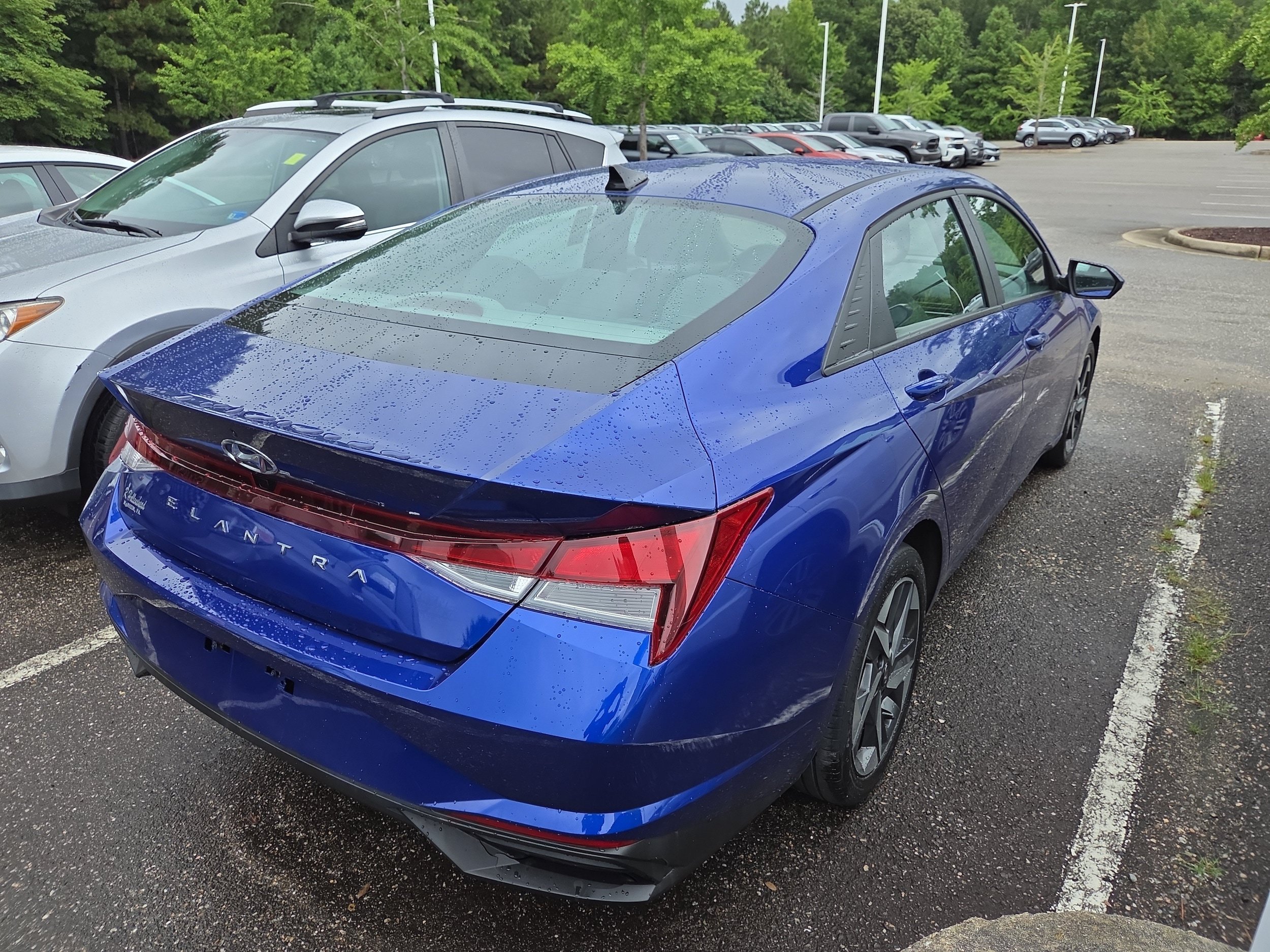 Used 2023 Hyundai Elantra SEL w/ Convenience Package FWD image 3