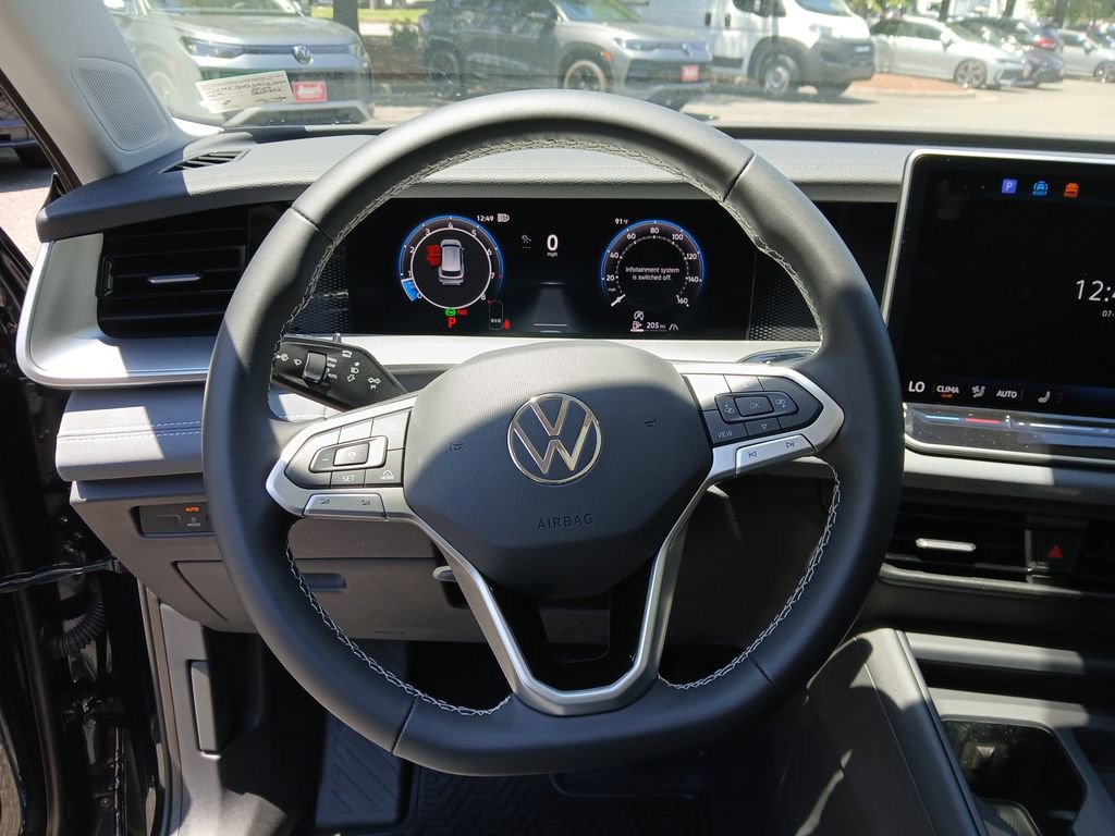 New 2025 Volkswagen Tiguan SE image 14