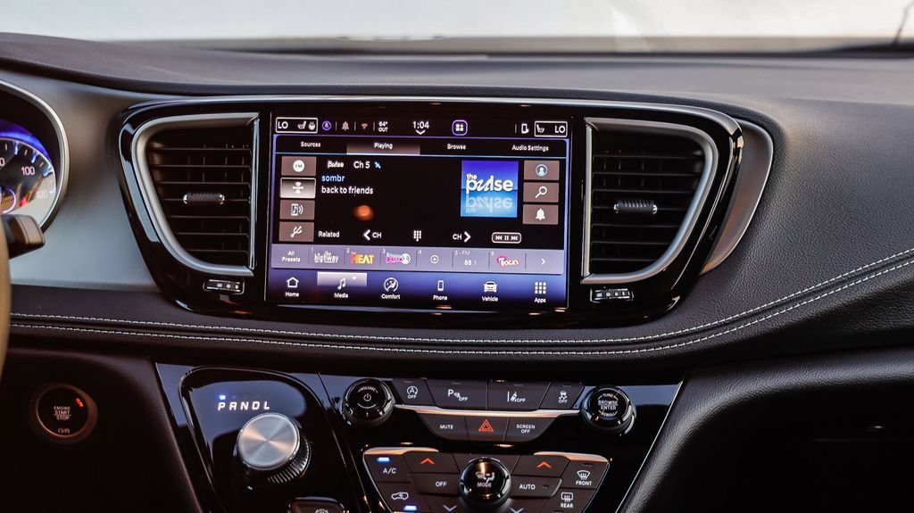 New 2027 Chrysler Pacifica Select FWD image 17