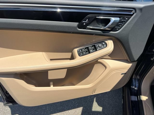 Used 2022 Porsche Macan AWD/4WD image 15