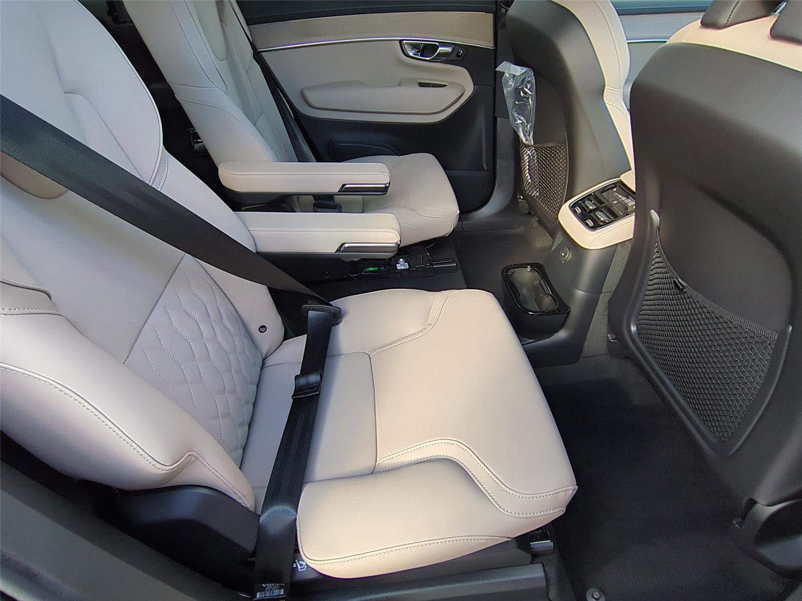New 2026 Volvo XC90 T8 Plus w/ Protection Package Premier AWD/4WD image 19