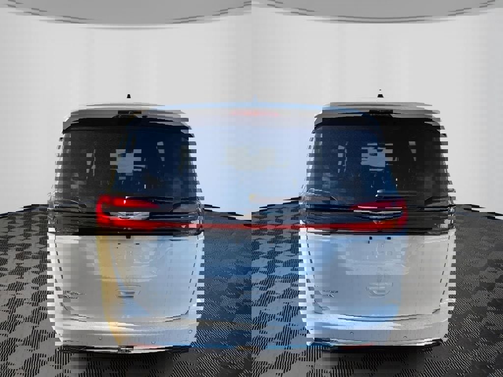 New 2026 Chrysler Pacifica Select FWD image 2