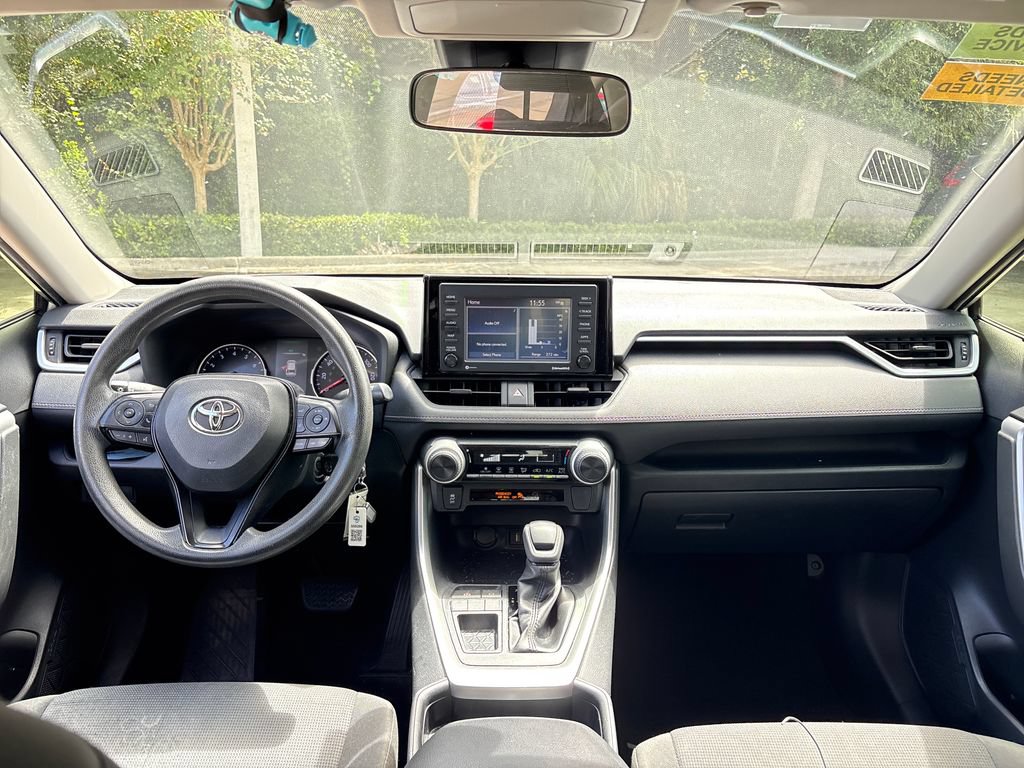 Used 2020 Toyota RAV4 LE FWD image 7