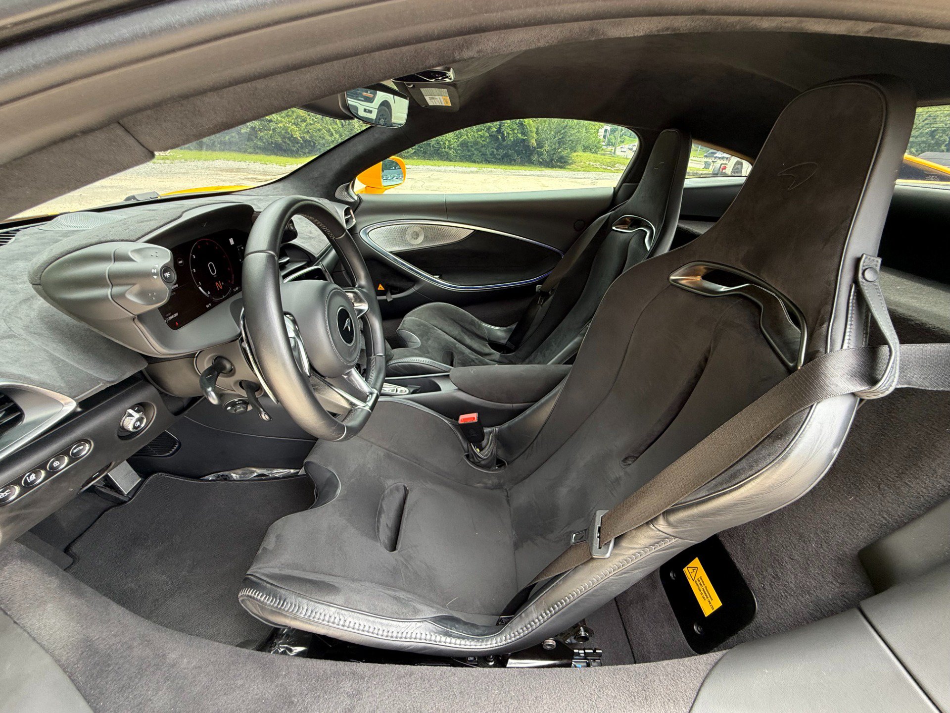 Used 2024 McLaren Artura RWD image 17