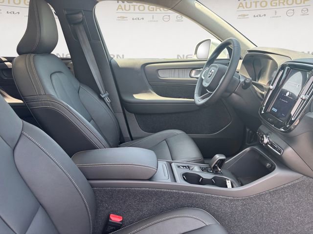 New 2025 Volvo XC40 B5 Core w/ Protection Package Premier image 15
