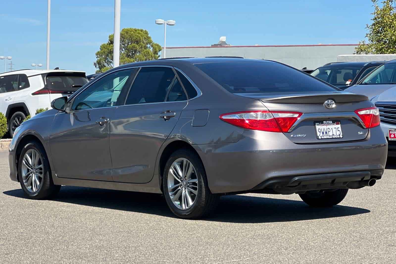 Used 2017 Toyota Camry SE FWD image 7