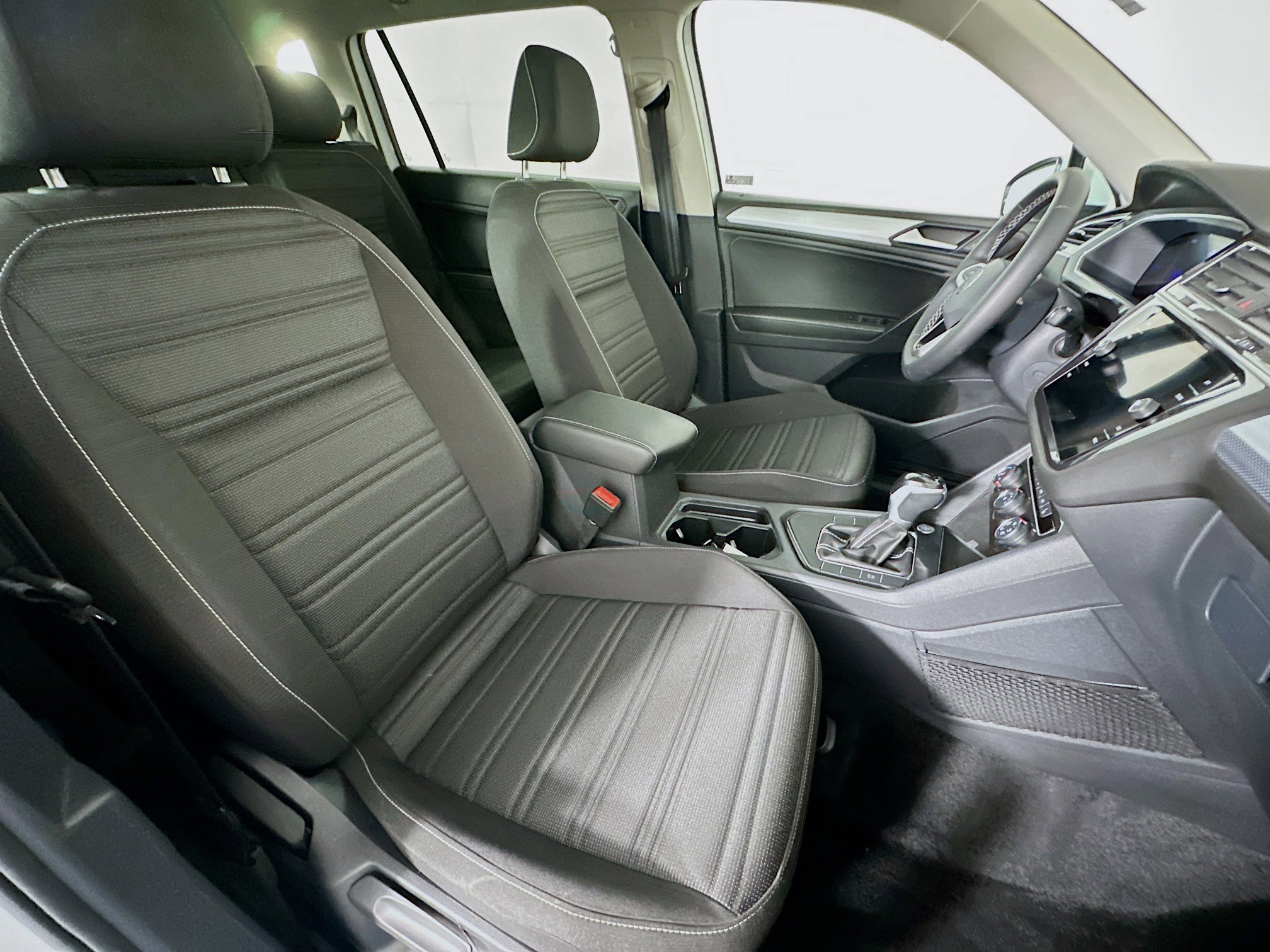 Used 2024 Volkswagen Tiguan S image 31