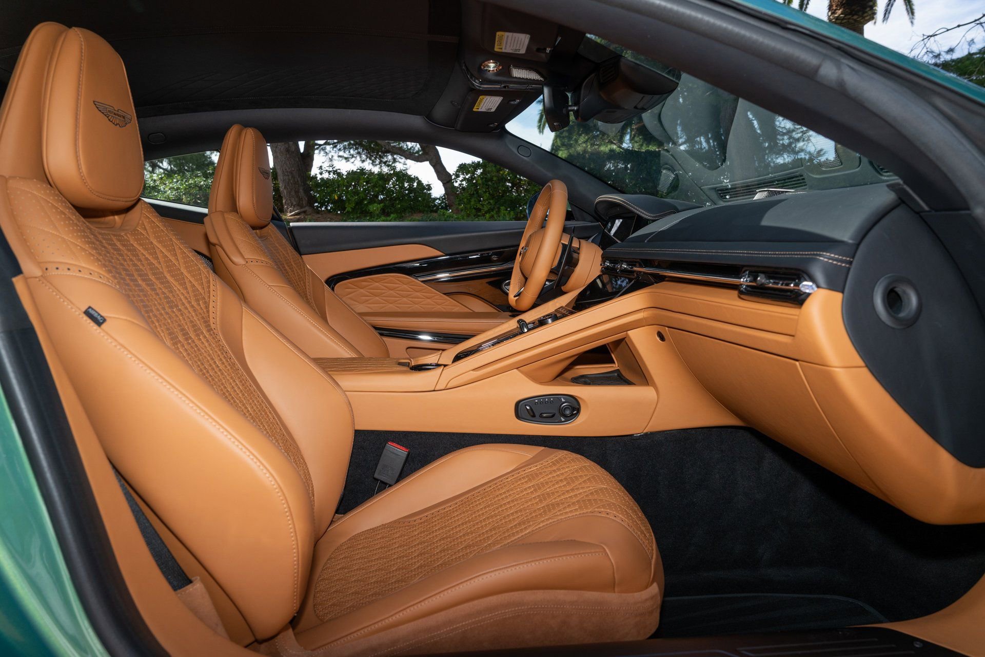 Used 2024 Aston Martin DB12 Coupe image 16