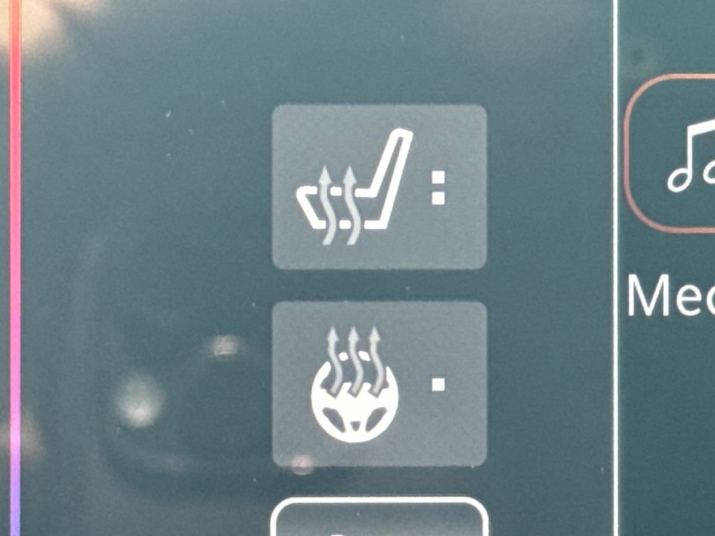 Used 2024 Chrysler Pacifica Touring-L image 29