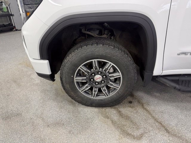 Used 2024 GMC Sierra 1500 AT4 w/ Technology Package AWD/4WD image 13