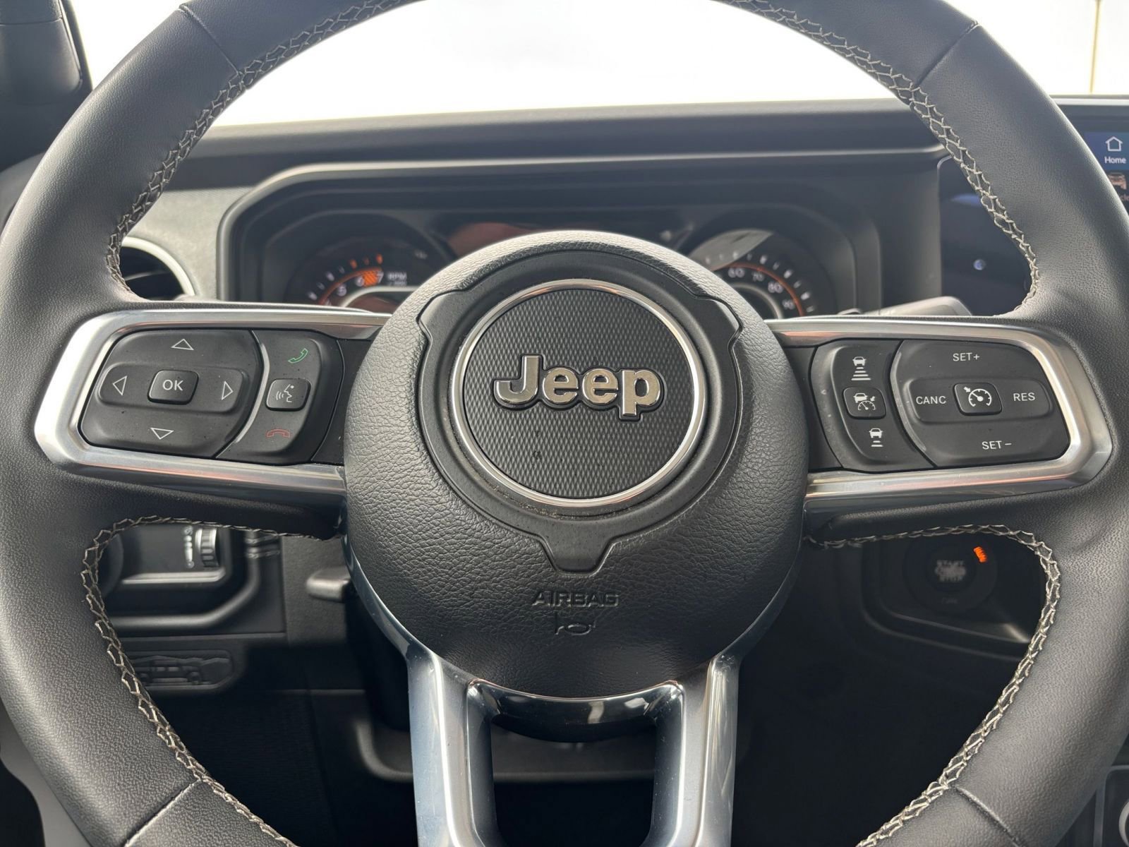 Used 2025 Jeep Wrangler Unlimited Sahara AWD/4WD image 28