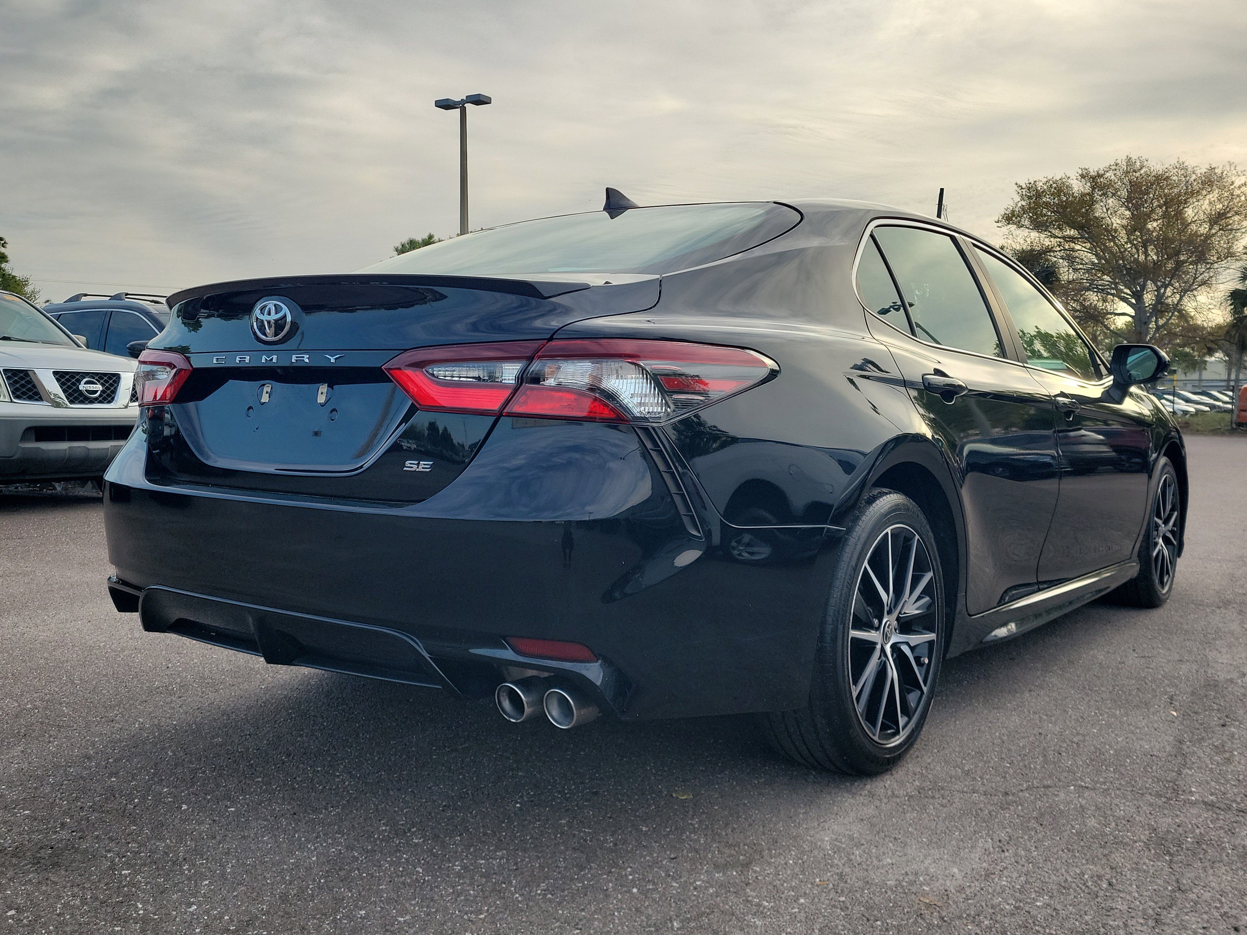 Used 2021 Toyota Camry SE w/ Convenience Package image 5