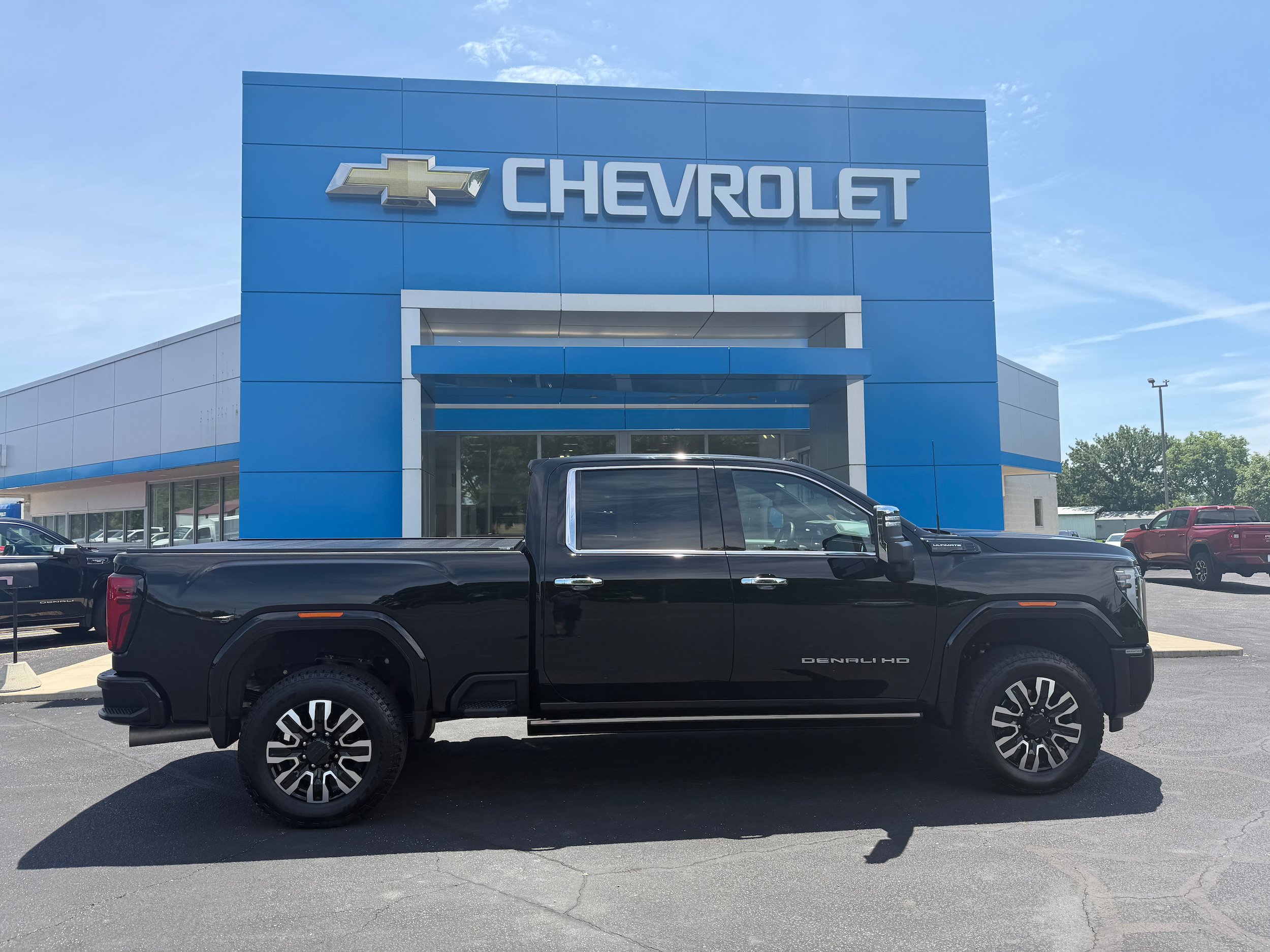Used 2024 GMC Sierra 2500 Denali Ultimate w/ Max Trailering Package AWD/4WD image 1